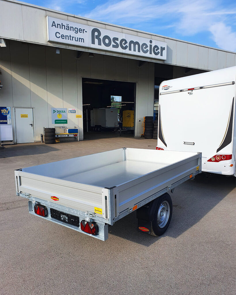 1-Achs-Rückwärtskipper Anhänger mit einer Tonne Zuladung für Baustoffe und Gartenmaterial